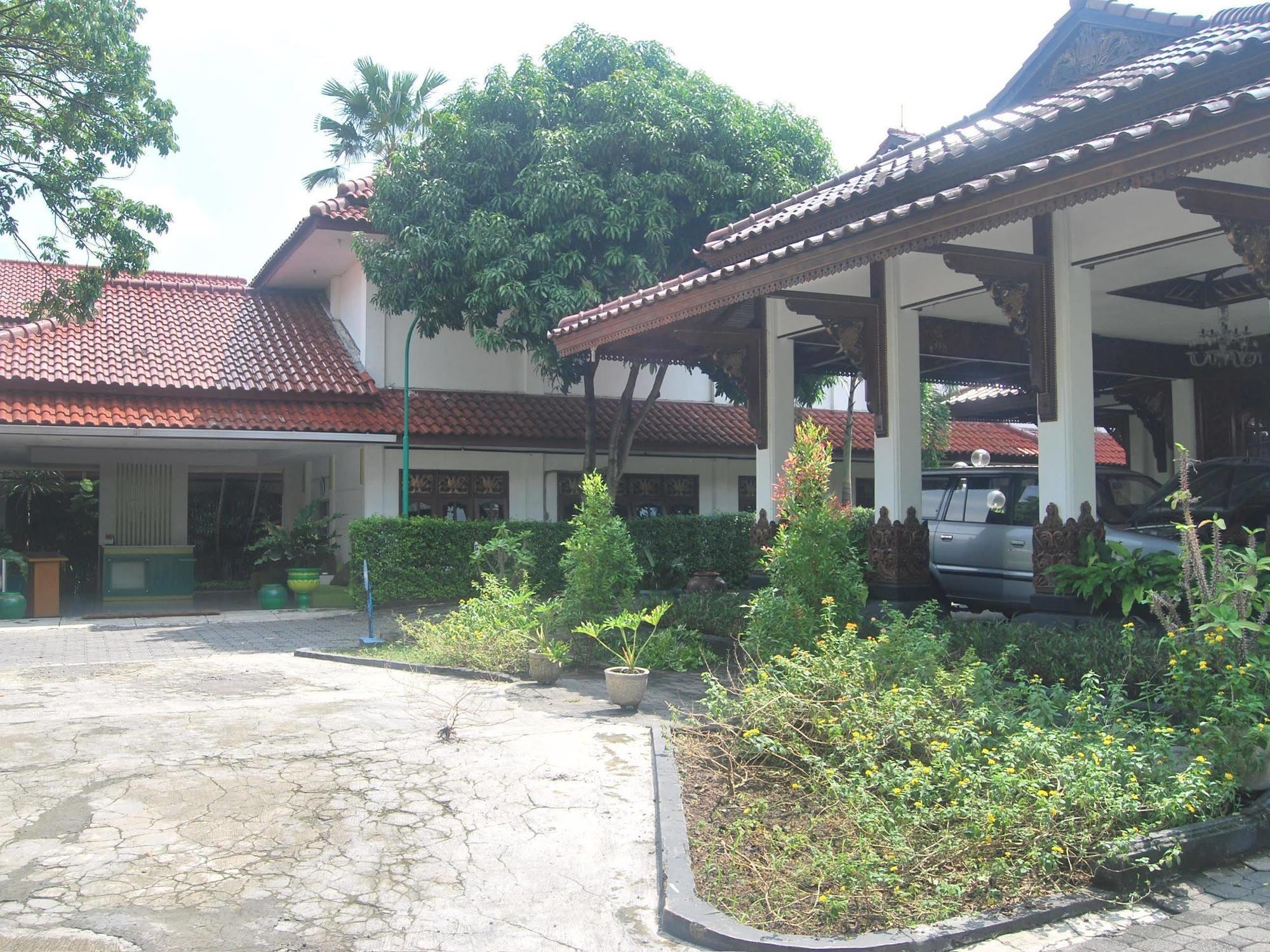 Sadinah Sahid Josodipuro Hotel Colomadu Eksteriør bilde